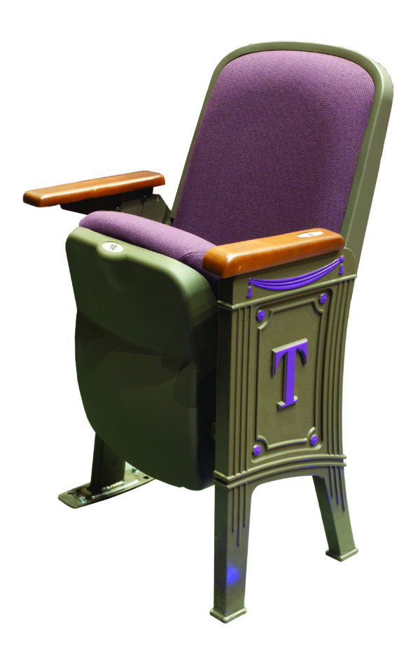 Quattro chair with nostalgia stanchion