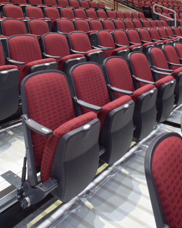 Quattro chairs on telescopic platform